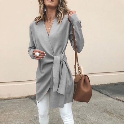 Petite veste en laine à lacets de couleur unie, avec un décolleté en V