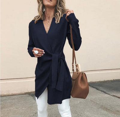 Petite veste en laine à lacets de couleur unie, avec un décolleté en V