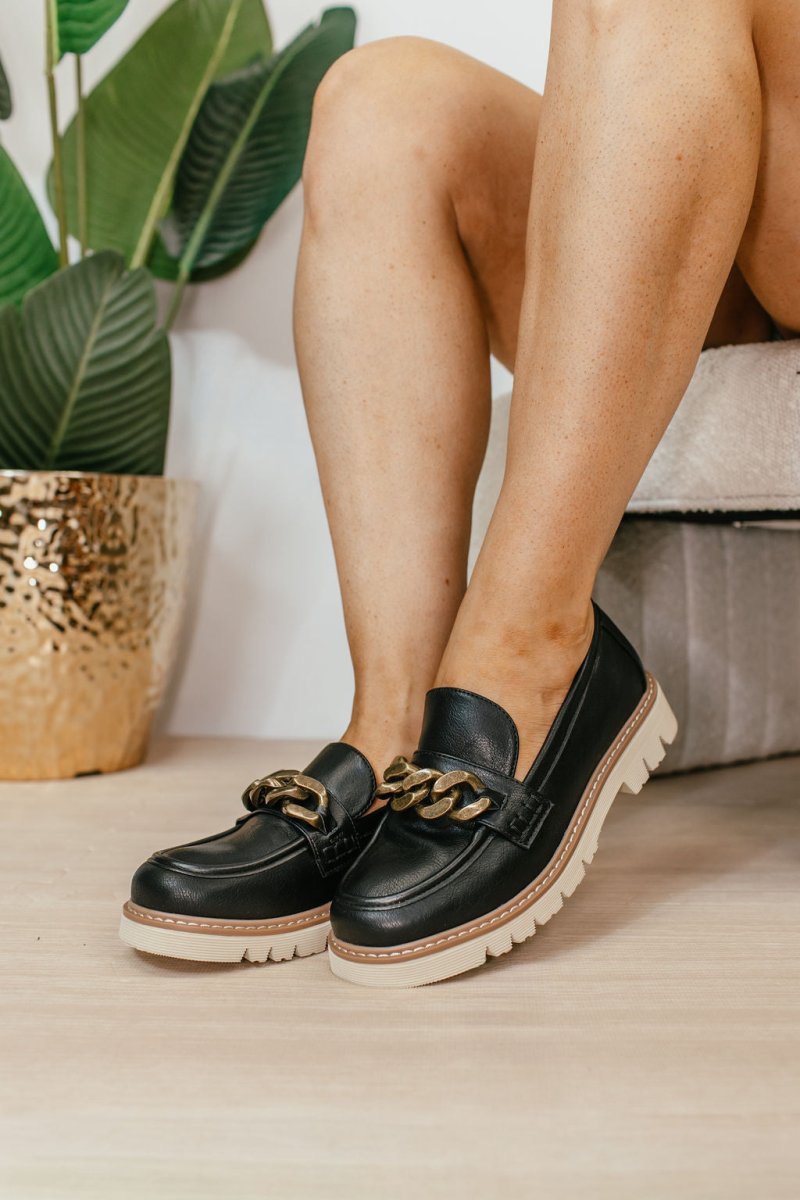 Chaussures Noires, pas littéralement