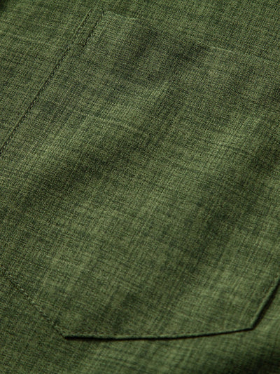 Chemise à manches courtes avec col chinois et pantalons en lin à pattes droites